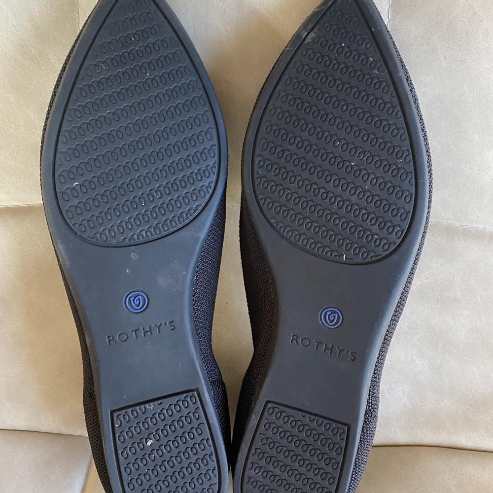 Rothy’s Black Pointed Flats size 7 but fit like a 6.5 - Picture 4 of 9